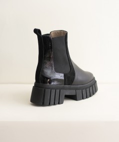 Qenko Black Leather Boots