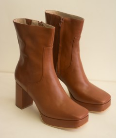 Praga Honey Leather Boots