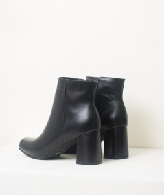 Arizona black leather boots