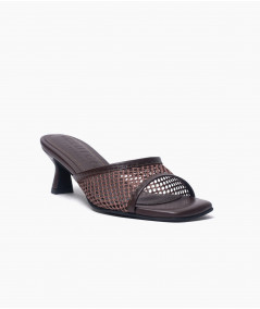 Carina chocolate mules de cuero y malla