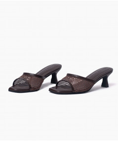 Carina chocolate mules de cuero y malla