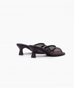 Carina chocolate mules de cuero y malla