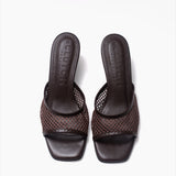 Carina chocolate mules de cuero y malla