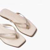 Sandalias Flip de cuero dorado
