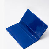 Porta pasaporte de cuero azul