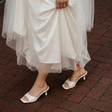 ZAPATOS DE NOVIA | Carina mules taco 5 de cuero ivory (a pedido)
